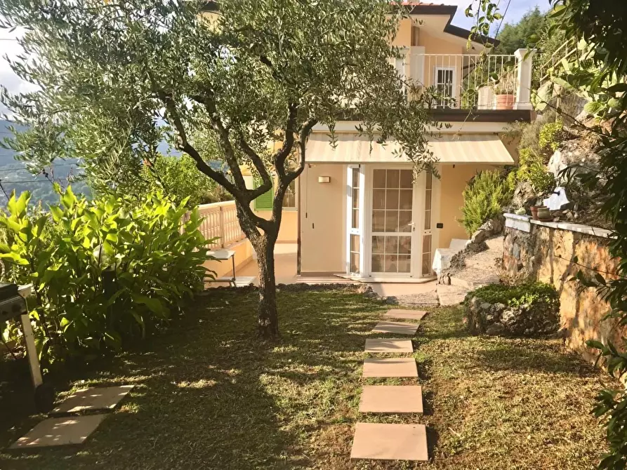 Immagine 26 di Villa in vendita  a Carrara