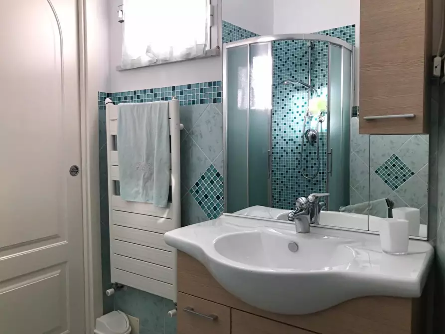 Immagine 9 di Villa in vendita  a Carrara