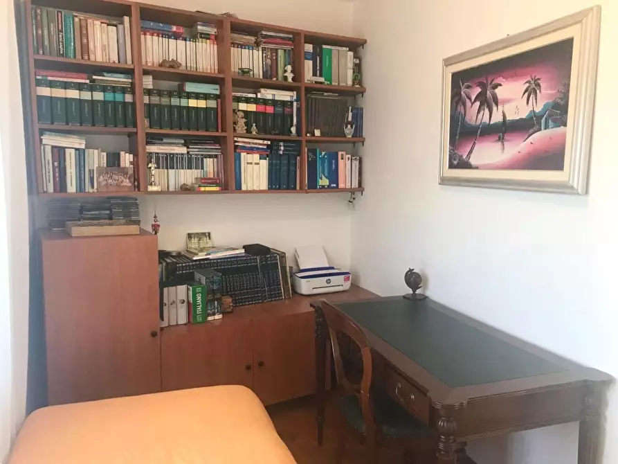 Immagine 18 di Villa in vendita  a Carrara