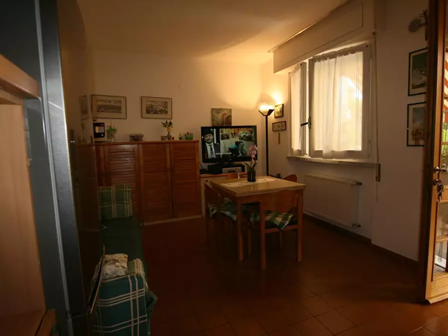 Immagine 2 di Appartamento in vendita  a Carrara
