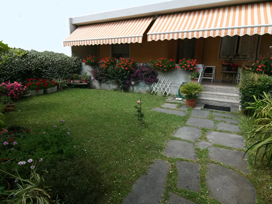 Immagine 3 di Appartamento in vendita  a Carrara