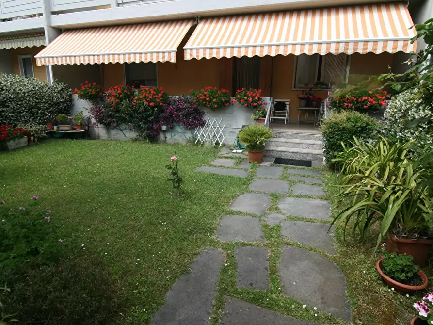 Immagine 1 di Appartamento in vendita  a Carrara