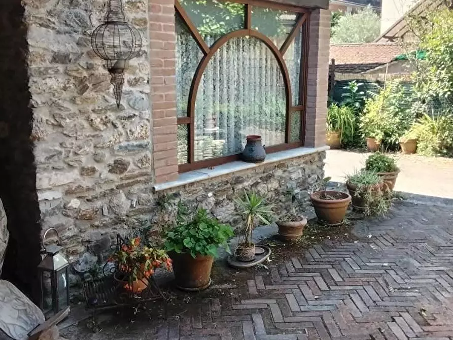 Immagine 6 di Villa in vendita  a Massa