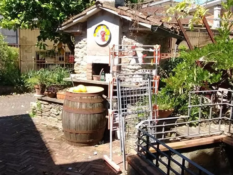 Immagine 5 di Villa in vendita  a Massa