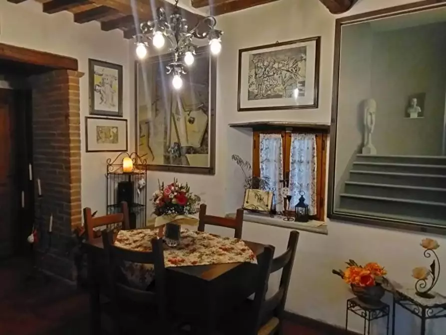 Immagine 15 di Villa in vendita  a Massa