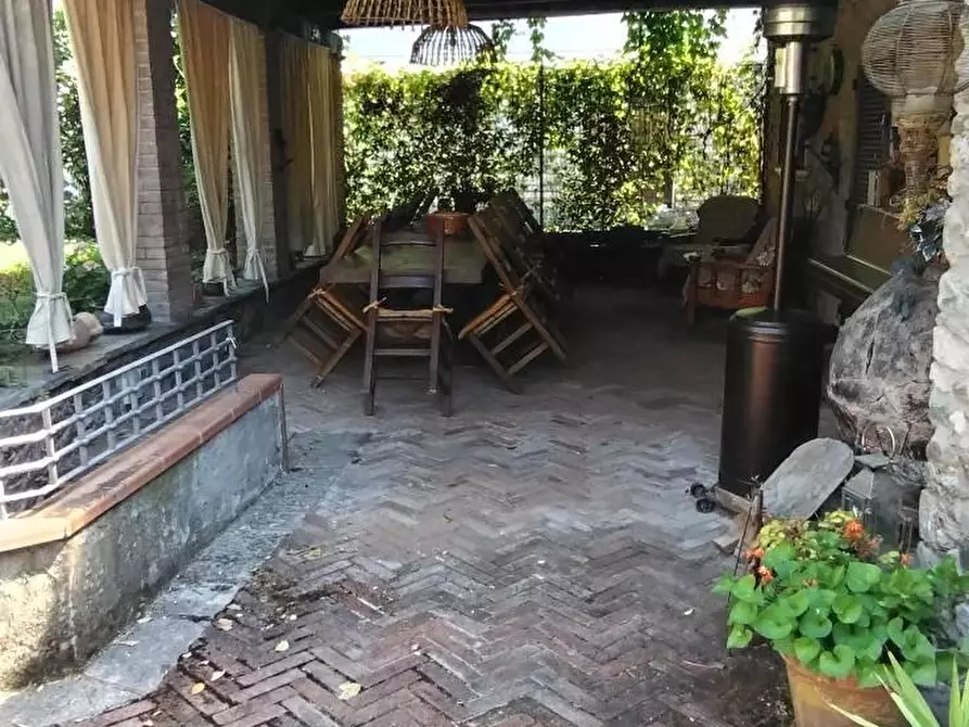 Immagine 12 di Villa in vendita  a Massa
