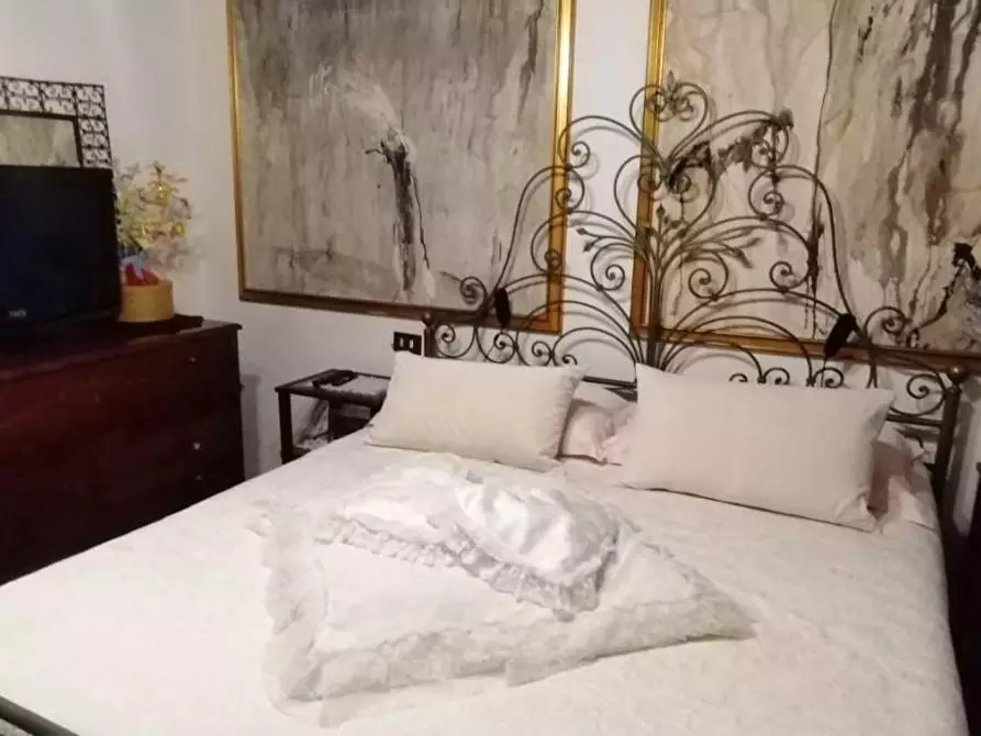 Immagine 29 di Villa in vendita  a Massa