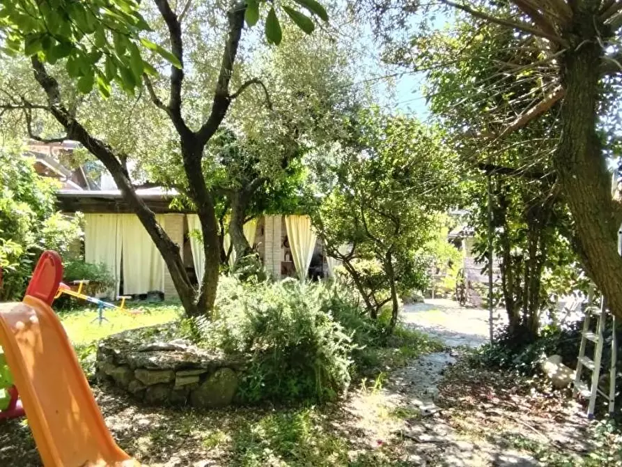 Immagine 11 di Villa in vendita  a Massa