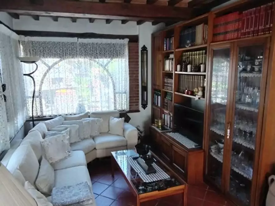 Immagine 21 di Villa in vendita  a Massa