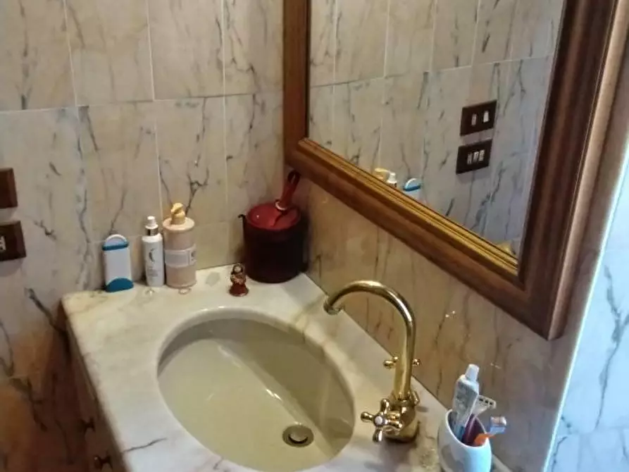 Immagine 35 di Villa in vendita  a Massa