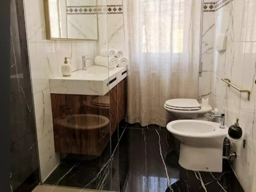 Immagine 13 di Appartamento in vendita  a Carrara
