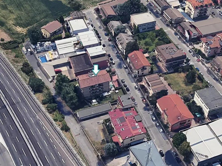 Immagine 2 di Garage in vendita  a Settimo Milanese