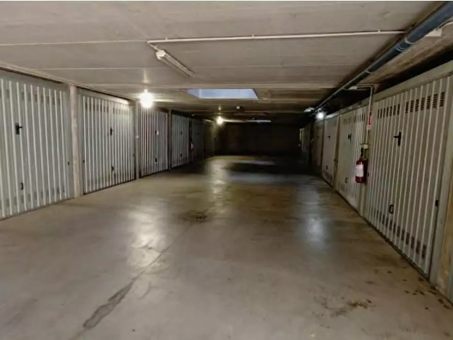 Immagine 1 di Garage in vendita  a Settimo Milanese