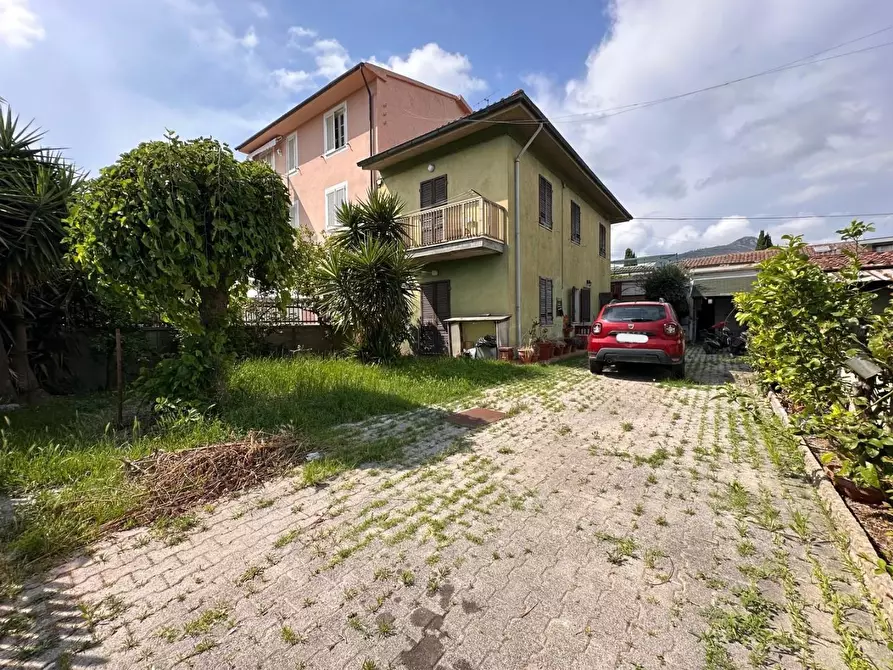 Immagine 1 di Casa semindipendente in vendita  a Cascina