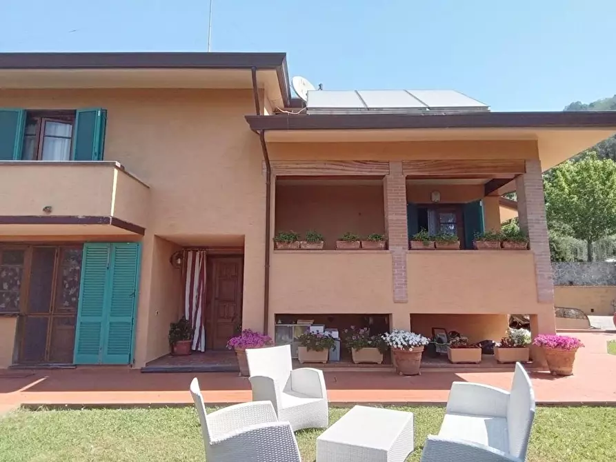 Immagine 7 di Villa in vendita  a Massarosa