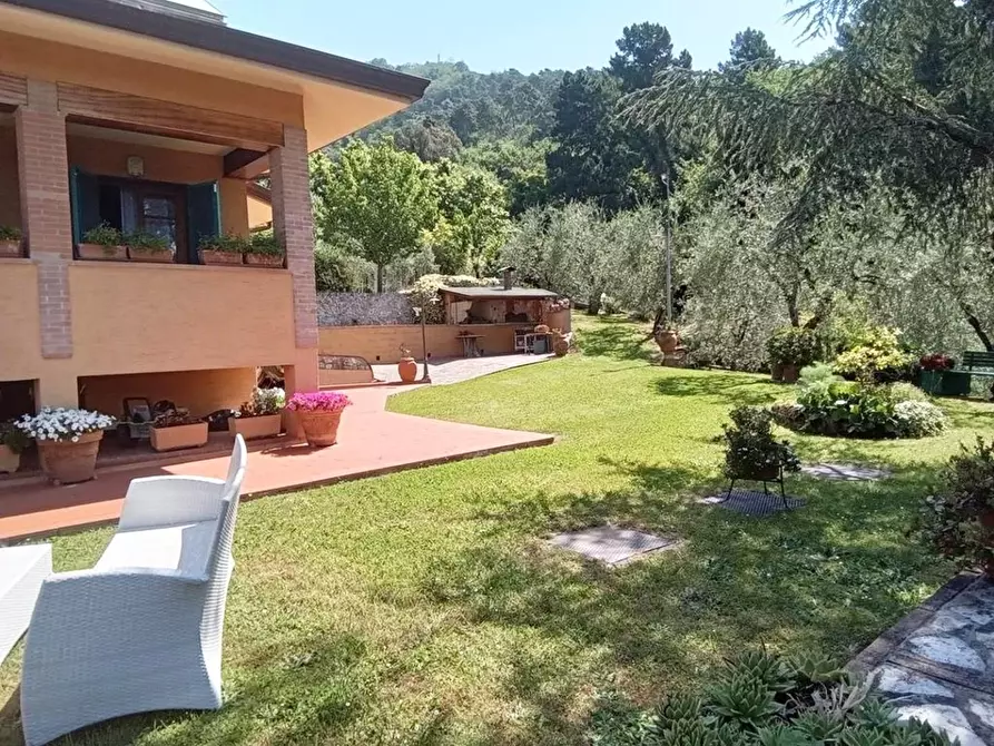 Immagine 8 di Villa in vendita  a Massarosa