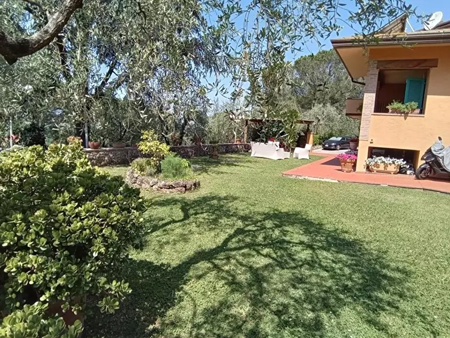 Immagine 3 di Villa in vendita  a Massarosa