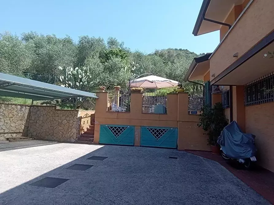 Immagine 17 di Villa in vendita  a Massarosa