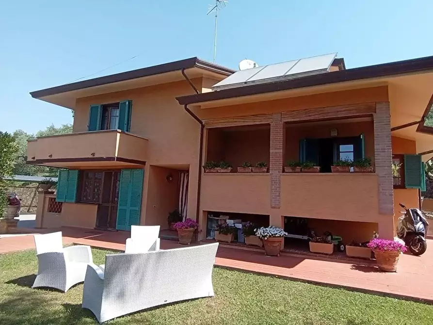 Immagine 10 di Villa in vendita  a Massarosa