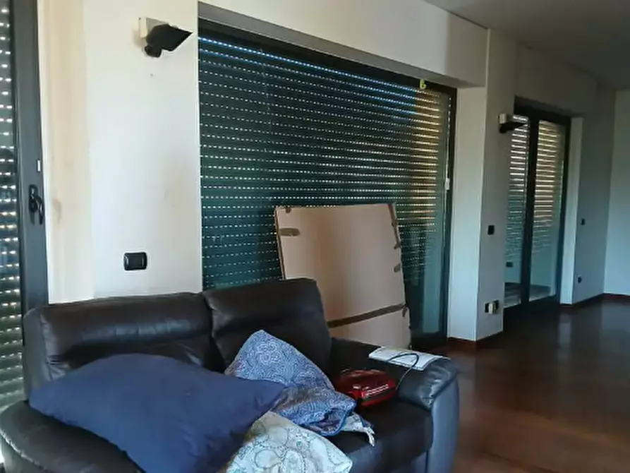 Immagine 2 di Palazzo in vendita  a Leini