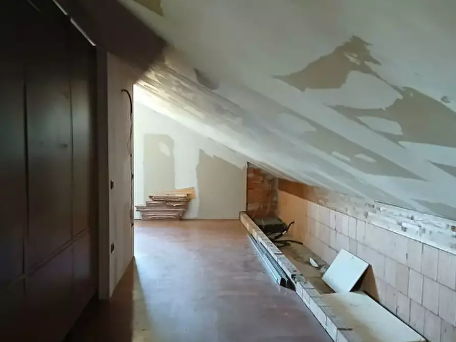 Immagine 5 di Palazzo in vendita  a Leini