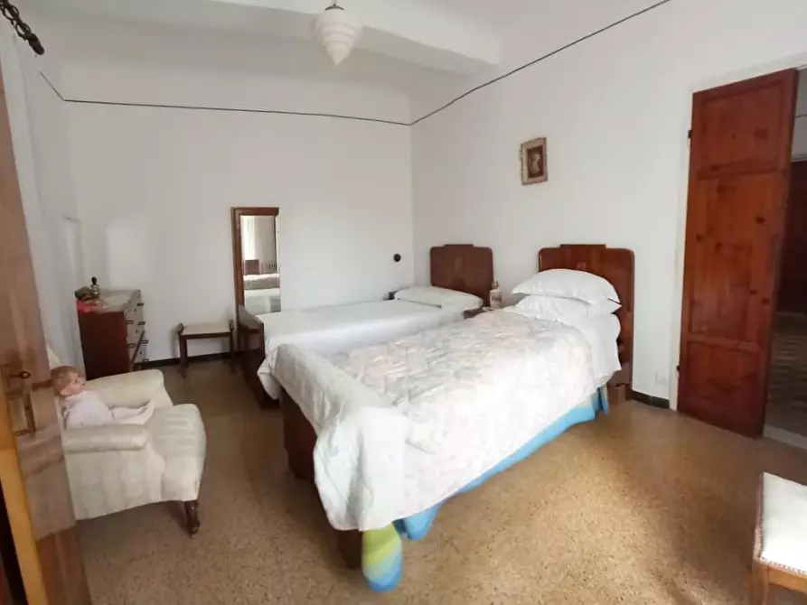 Immagine 2 di Porzione di casa in vendita  a Carrara