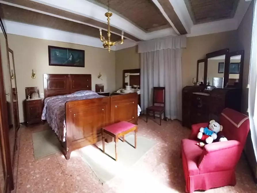 Immagine 17 di Porzione di casa in vendita  a Carrara