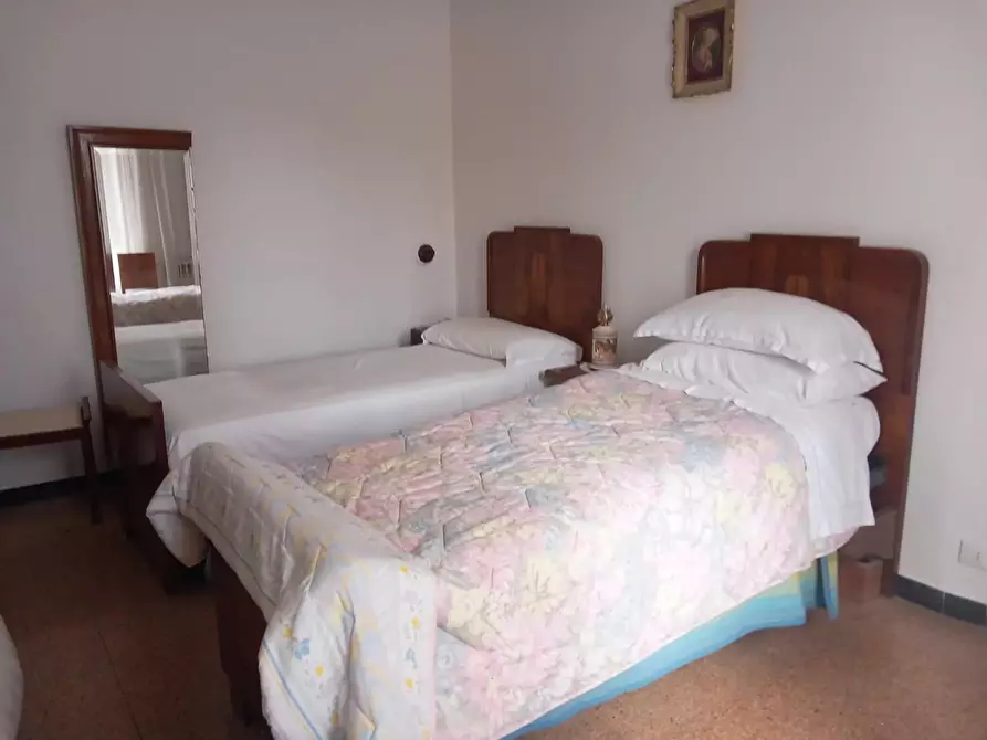 Immagine 11 di Porzione di casa in vendita  a Carrara