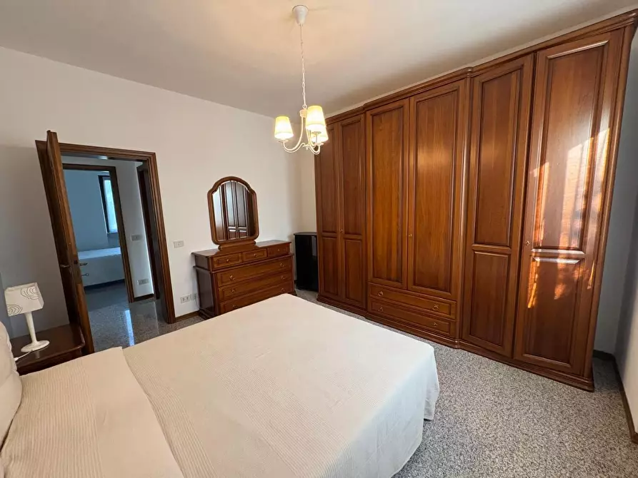 Immagine 11 di Casa indipendente in affitto  a Massa