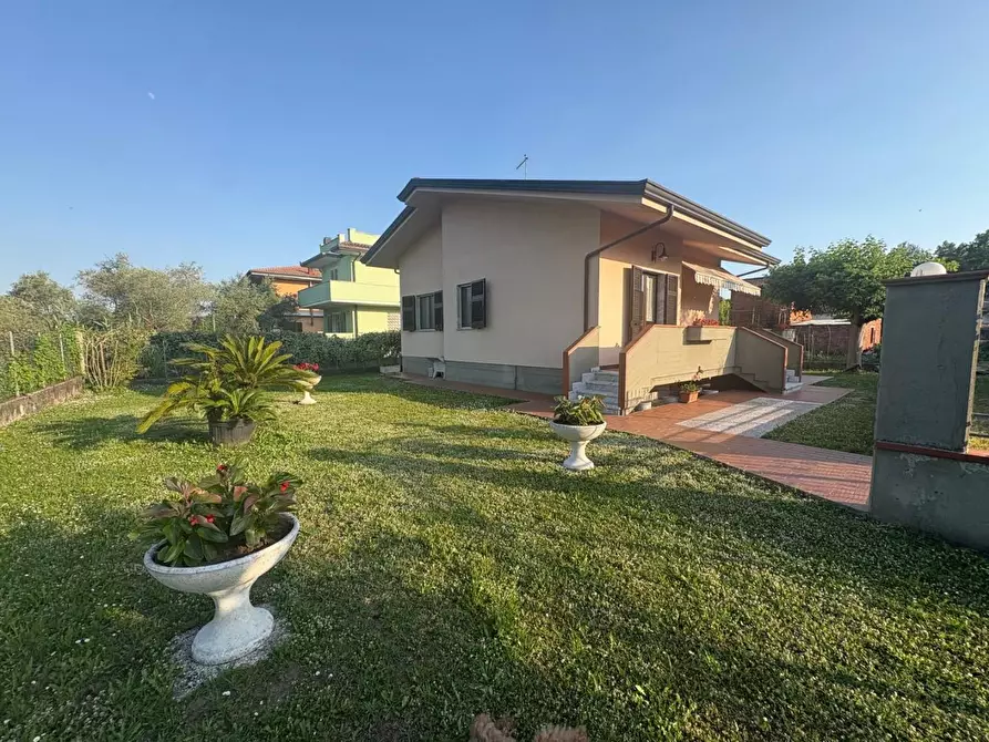 Immagine 3 di Casa indipendente in affitto  a Massa