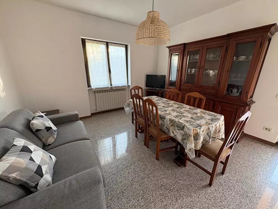 Immagine 7 di Casa indipendente in affitto  a Massa