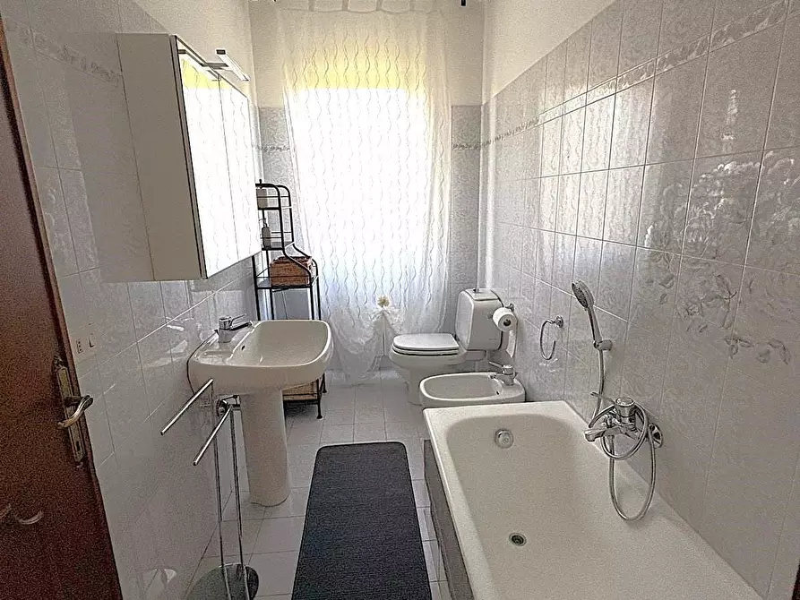 Immagine 12 di Casa indipendente in affitto  a Massa