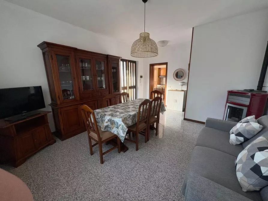 Immagine 6 di Casa indipendente in affitto  a Massa