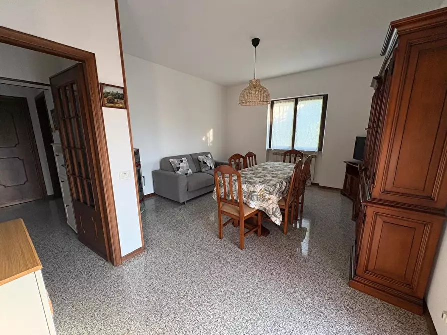 Immagine 4 di Casa indipendente in affitto  a Massa
