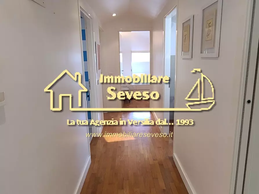 Immagine 26 di Mansarda in vendita  a Pietrasanta