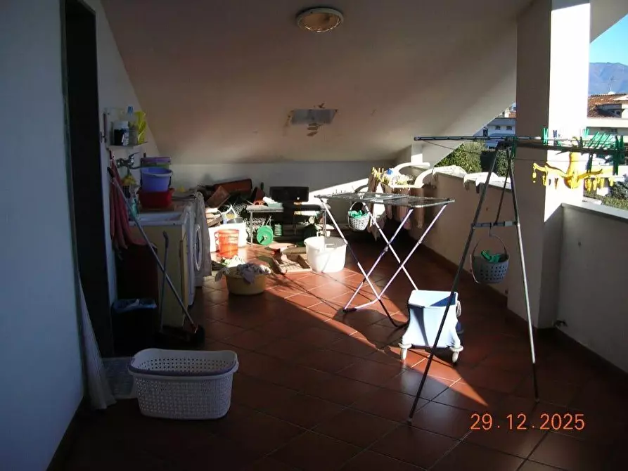 Immagine 16 di Appartamento in vendita  a Lucca