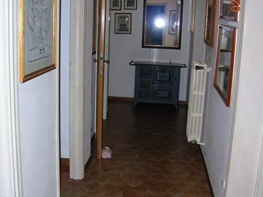 Immagine 14 di Appartamento in vendita  a Lucca