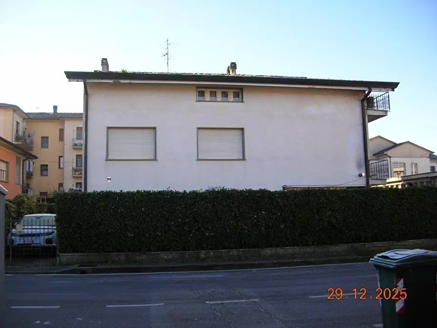 Immagine 2 di Appartamento in vendita  a Lucca