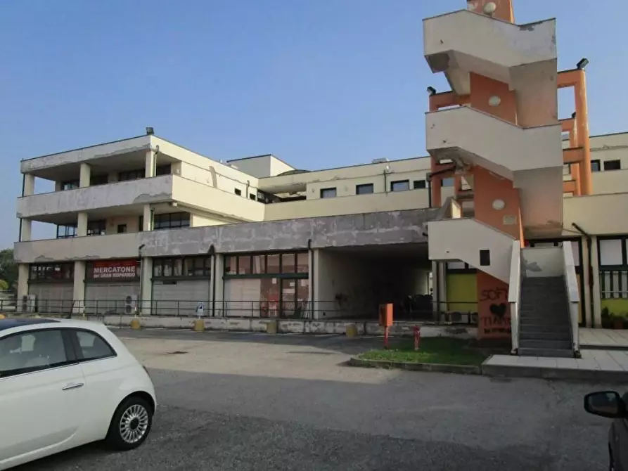 Immagine 1 di Ufficio in vendita  a Magenta