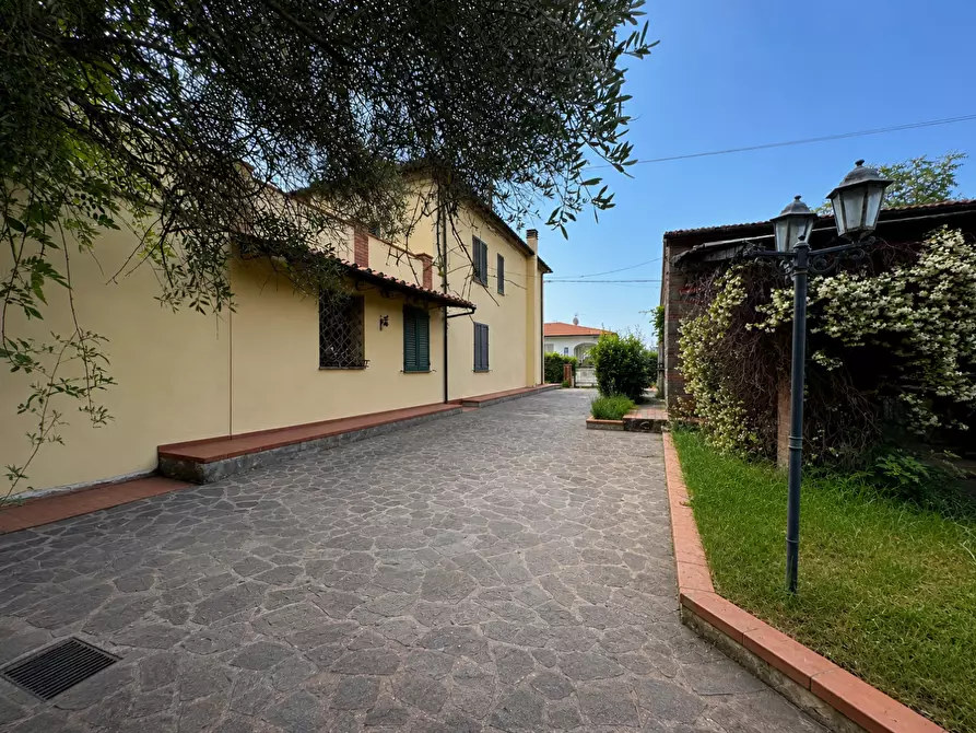 Immagine 1 di Casa semindipendente in vendita  a Larciano