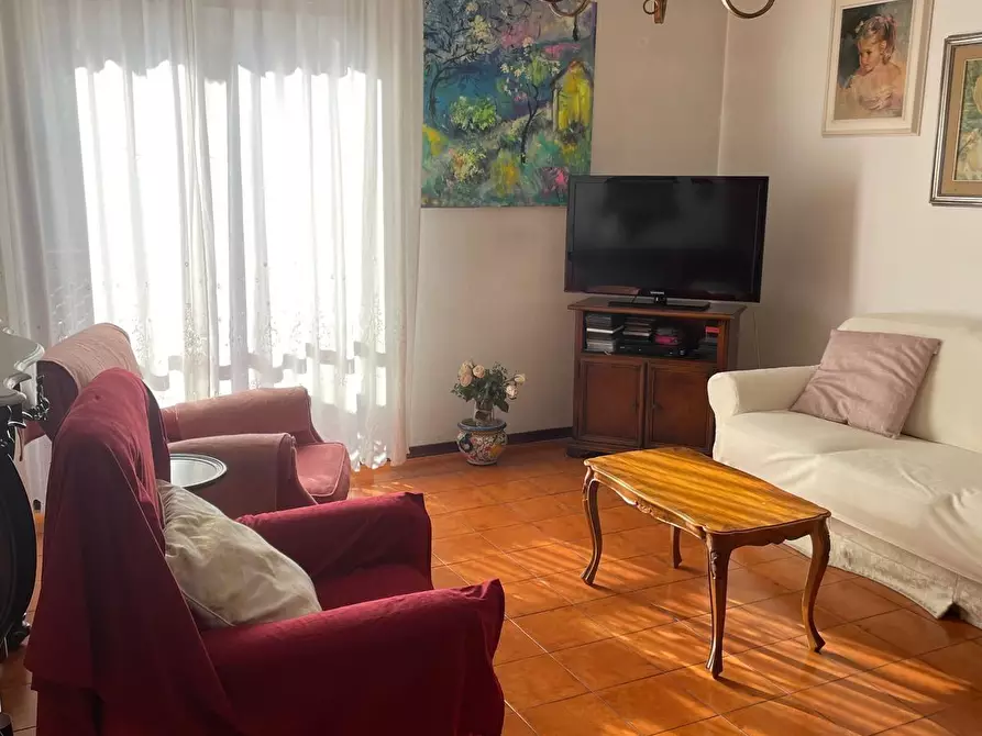 Immagine 1 di Appartamento in vendita  a Carrara