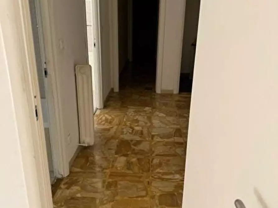 Immagine 10 di Appartamento in vendita  a Massa