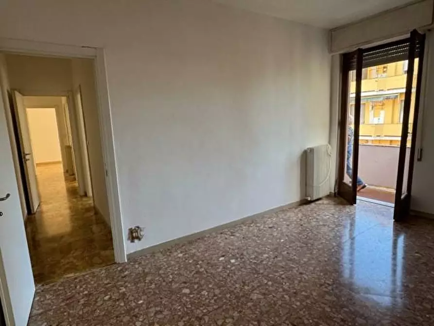 Immagine 12 di Appartamento in vendita  a Massa