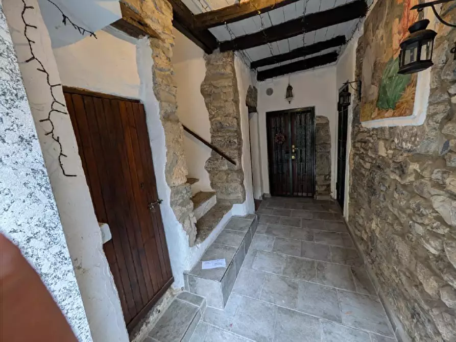 Immagine 2 di Palazzo in vendita  a Dizzasco