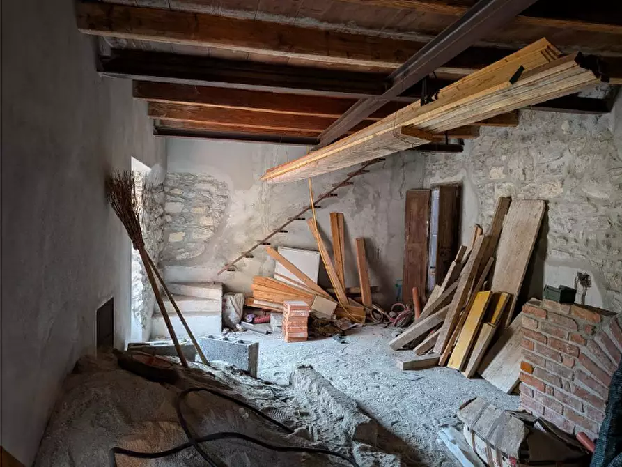 Immagine 3 di Palazzo in vendita  a Dizzasco