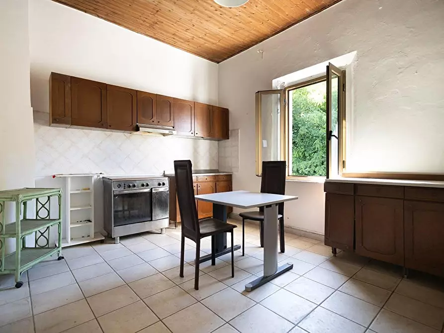 Immagine 15 di Casa colonica in vendita  a Santa Maria A Monte