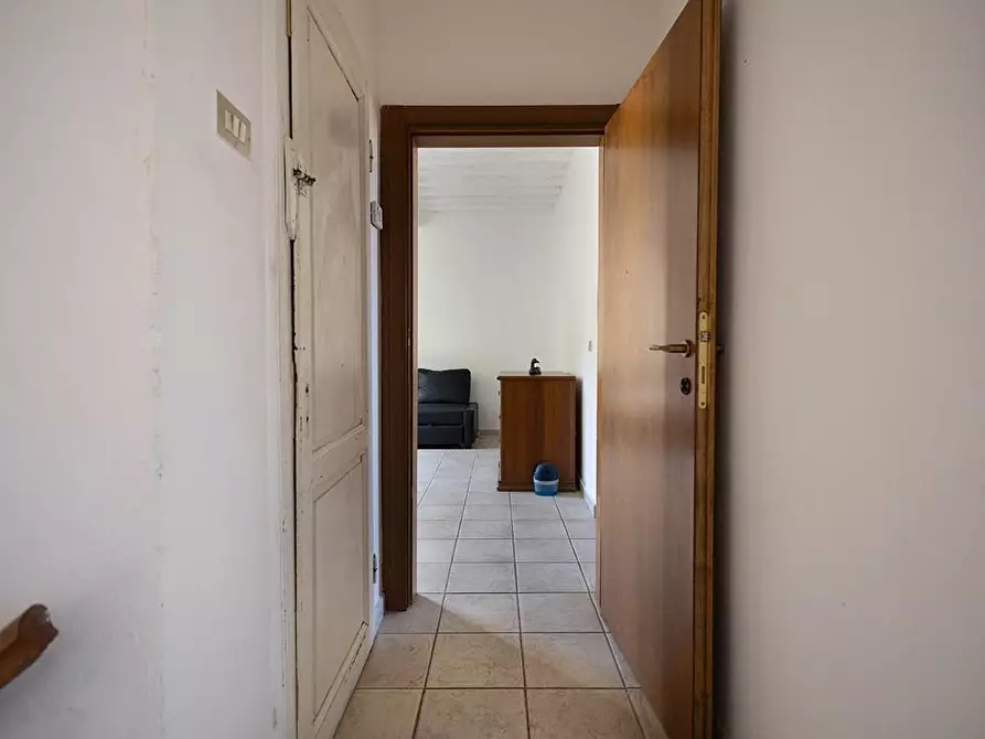 Immagine 13 di Casa colonica in vendita  a Santa Maria A Monte