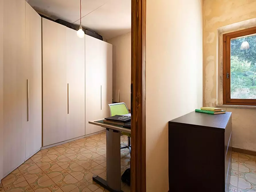 Immagine 10 di Casa colonica in vendita  a Santa Maria A Monte