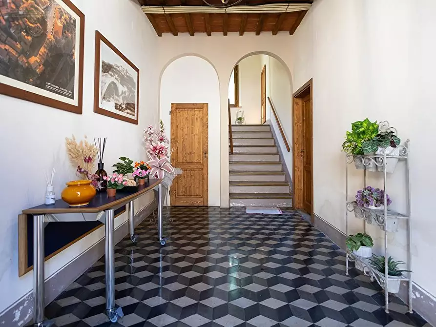 Immagine 2 di Casa colonica in vendita  a Santa Maria A Monte