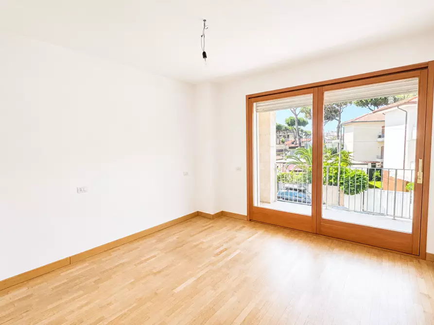 Immagine 9 di Villetta a schiera in vendita  a Camaiore